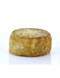 Fromage à pâte molle lavé à la liqueur de noix