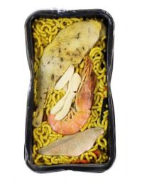 Fideua crevettes, sèches et poulet en Plat cuisiné