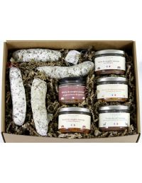 Grand coffret rempli de terrine et de saucisson de gibier